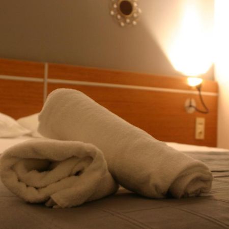 Helios Hotel Poitiers Buitenkant foto