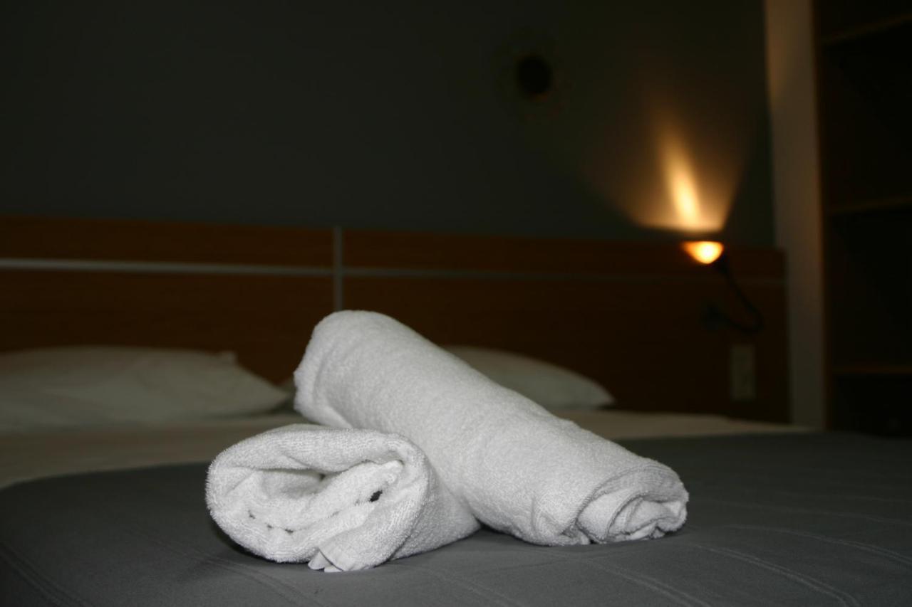 Helios Hotel Poitiers Buitenkant foto