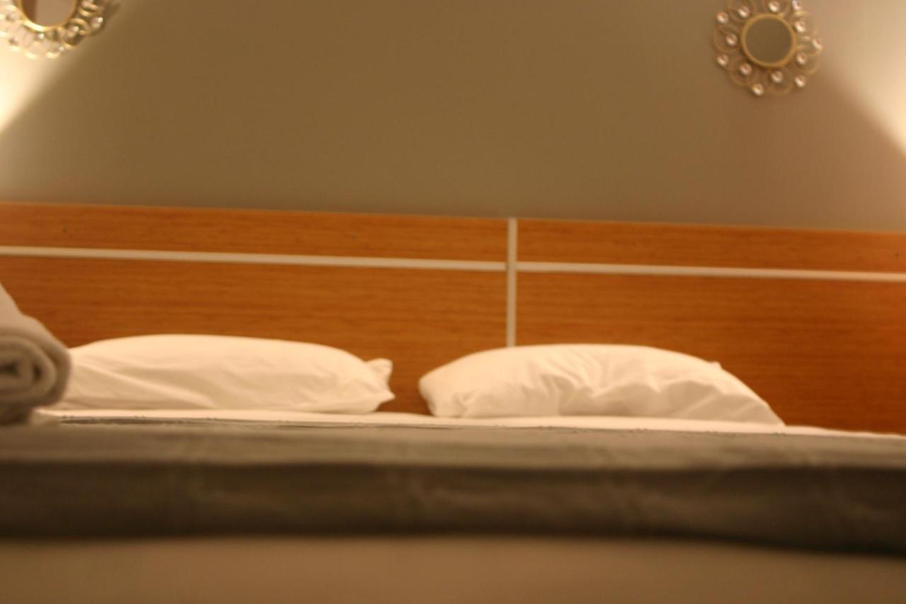 Helios Hotel Poitiers Buitenkant foto